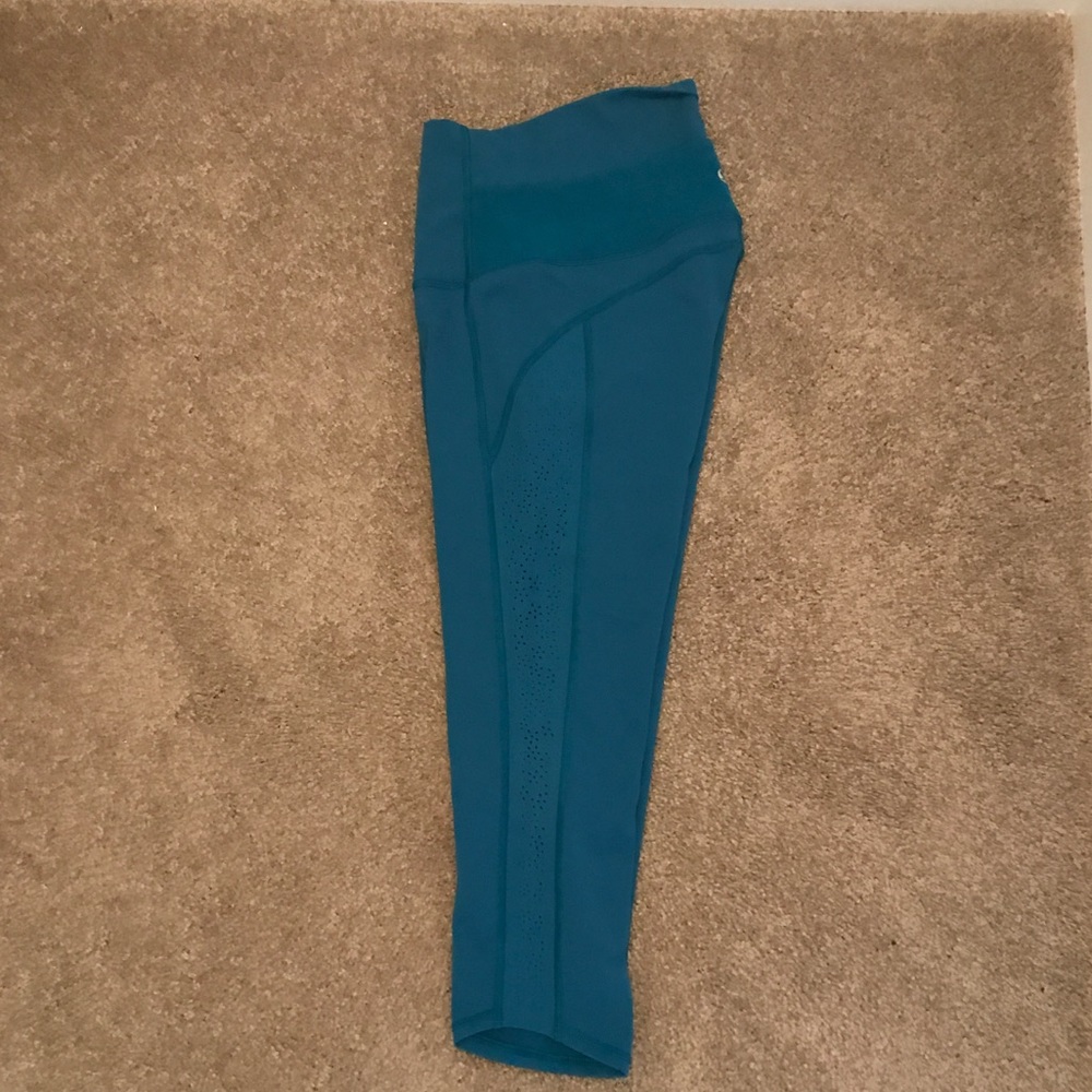 Lululemon beyond boundaries crop in teal